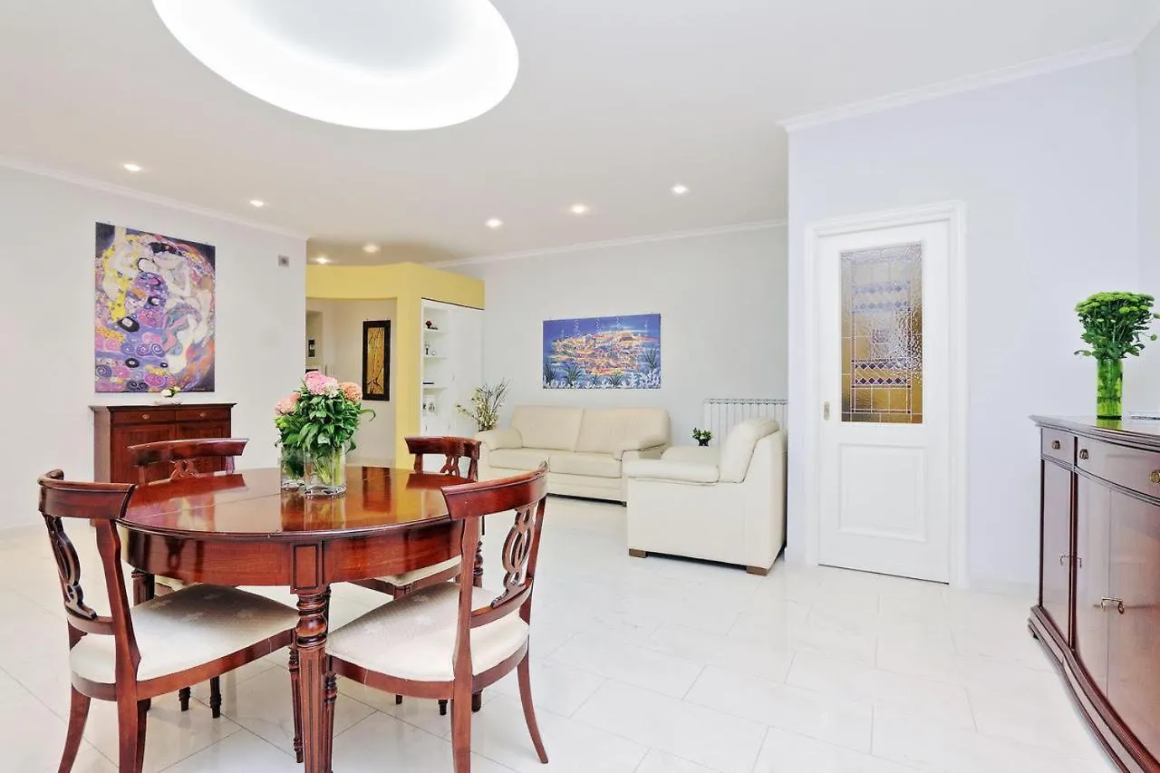 Luxury 2 Bed Flat - Close To Vatican Rome Apartment